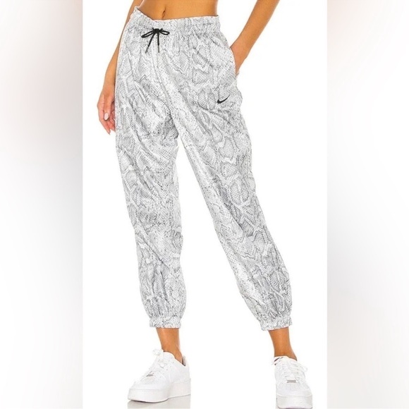 Nike Women’s Woven Python Snake Printed Jogger Pants Size XS - Picture 1 of 9